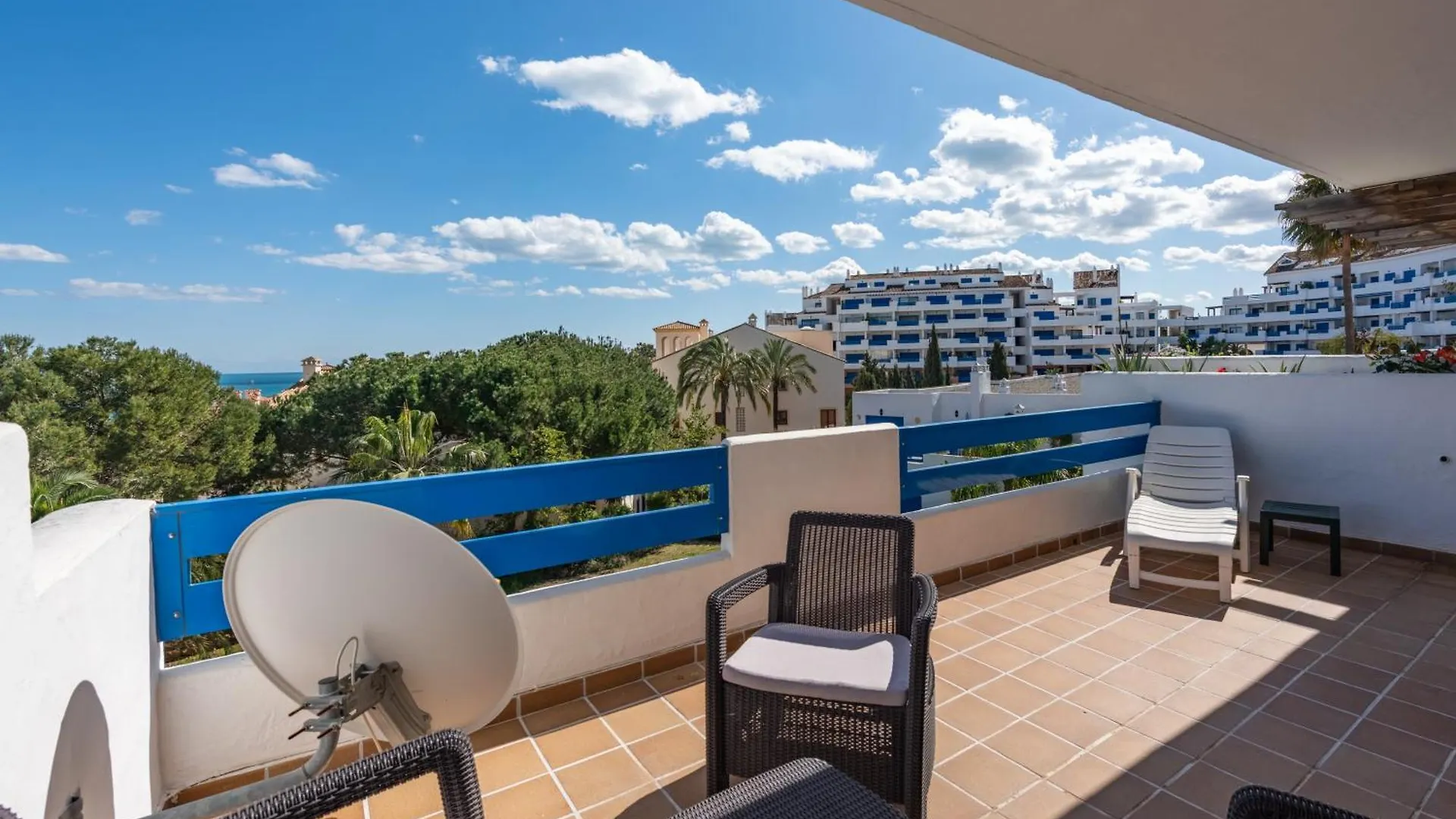 Duquesa Suites 2424 Azure Skyline 马尼尔瓦