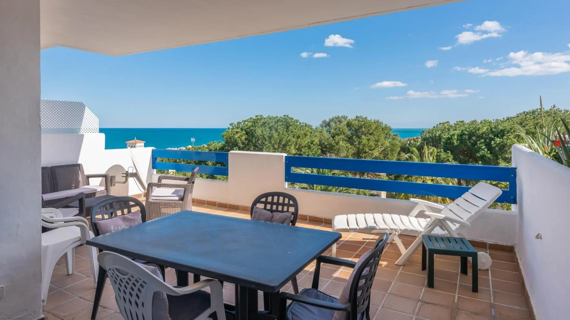 Duquesa Suites 2424 Azure Skyline 马尼尔瓦